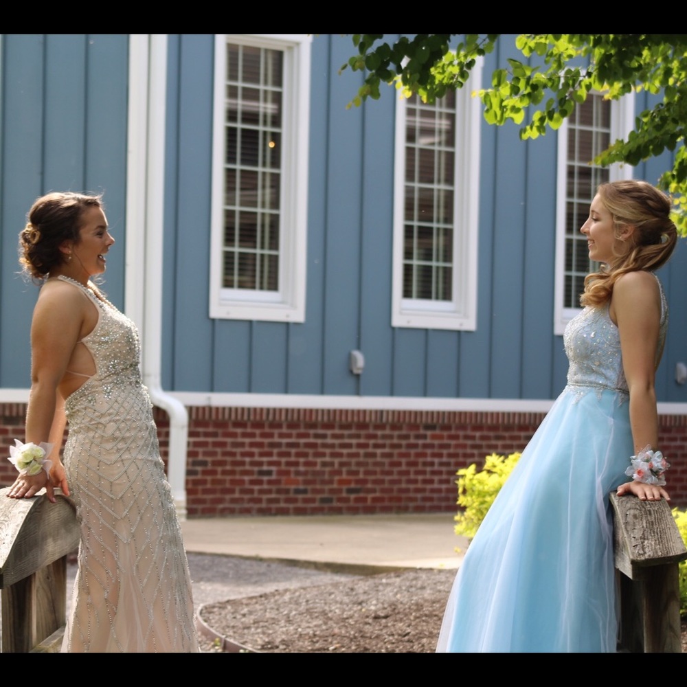 PROM DRESS - Picture 3 of 6